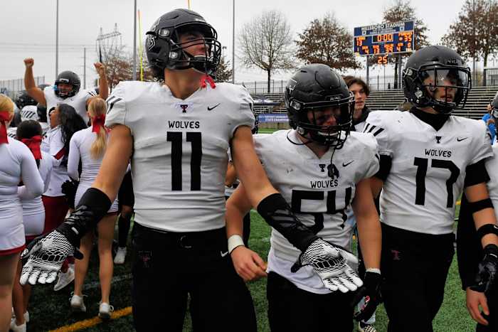 Tualatin.West-Linn.6A-football-semifinal.Leon-Neuschwander.110